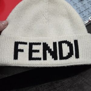 Fendi White/offwhite Logo Knit Beanie